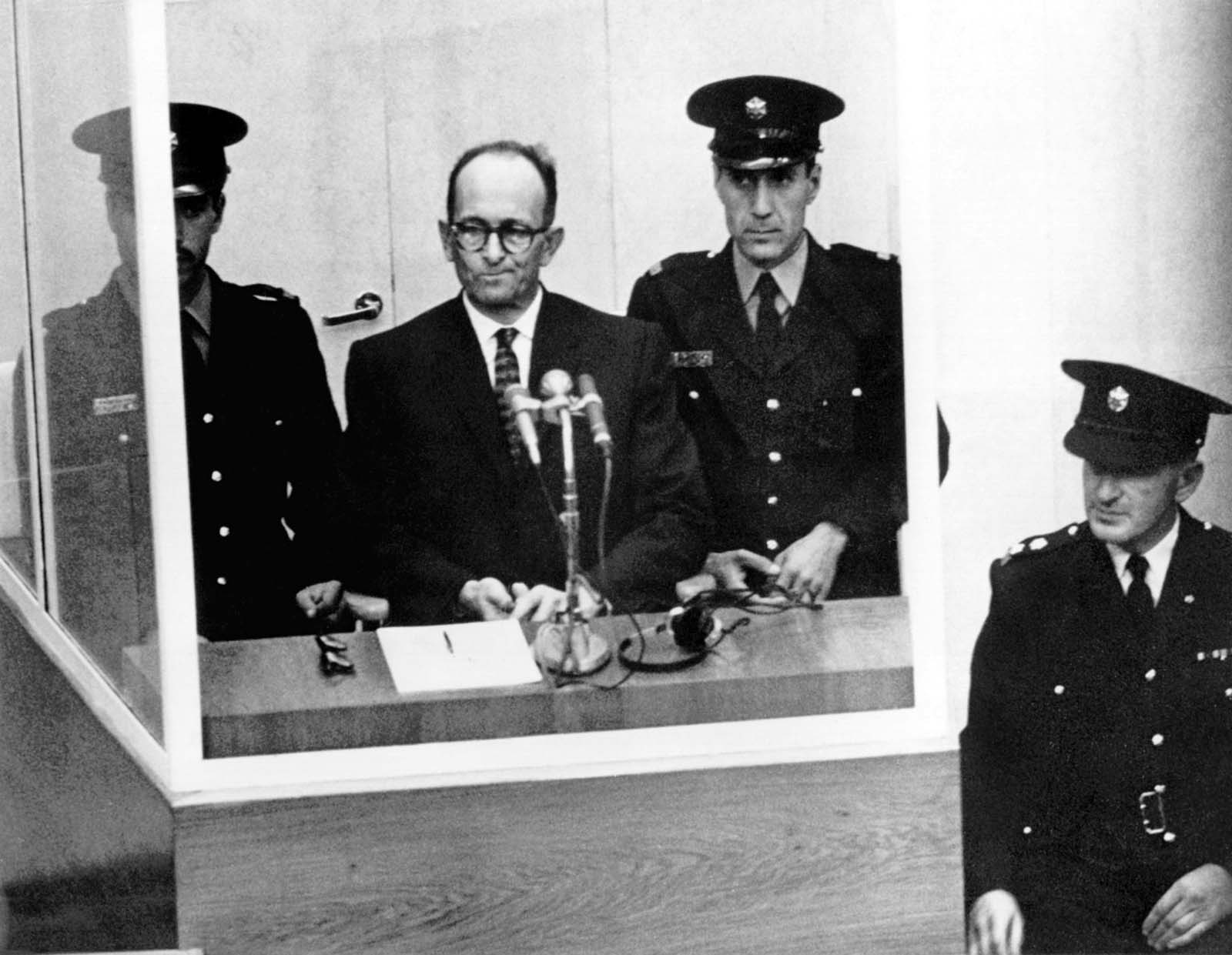 La Chasse Pour Le Criminel De Guerre Nazi Adolf Eichmann En