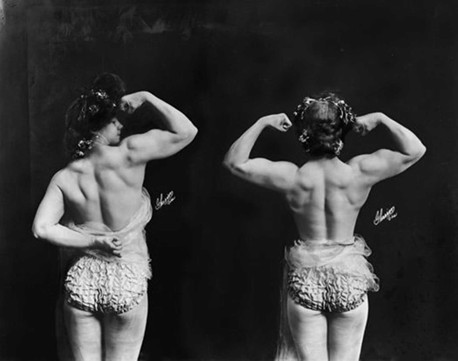 La première femme les culturistes et les strongwomen exhibant leurs gains, des années 1900