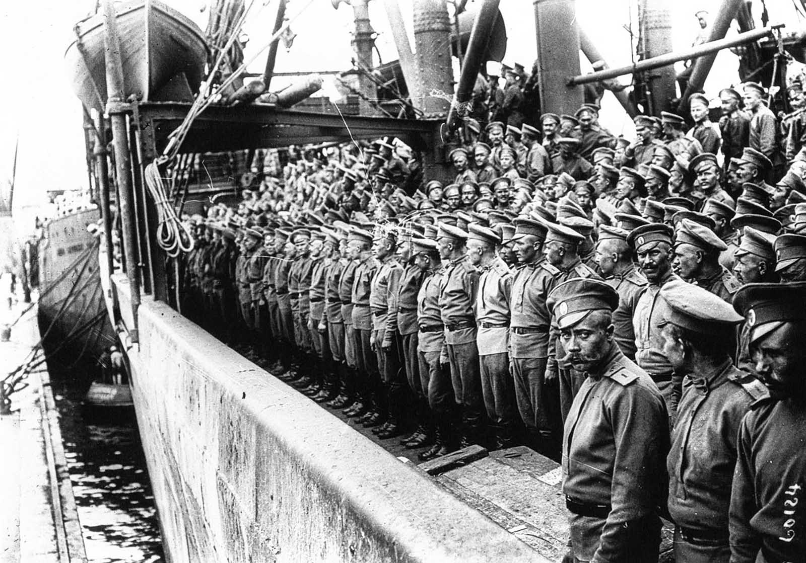 Le russe de la Force Expéditionnaire arrive à Marseille, 1916