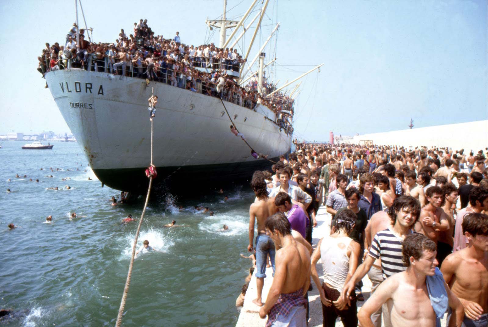 Réfugiés albanais en arrivant en Italie, 1991
