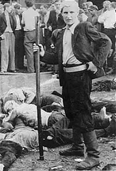 Le Kovno Garage Massacre – lituanien nationalistes clubbing Juifs Lituaniens à la mort, 1941