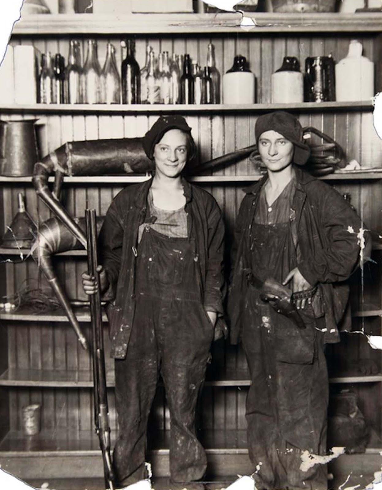 Deux femmes bootleggers, 1921