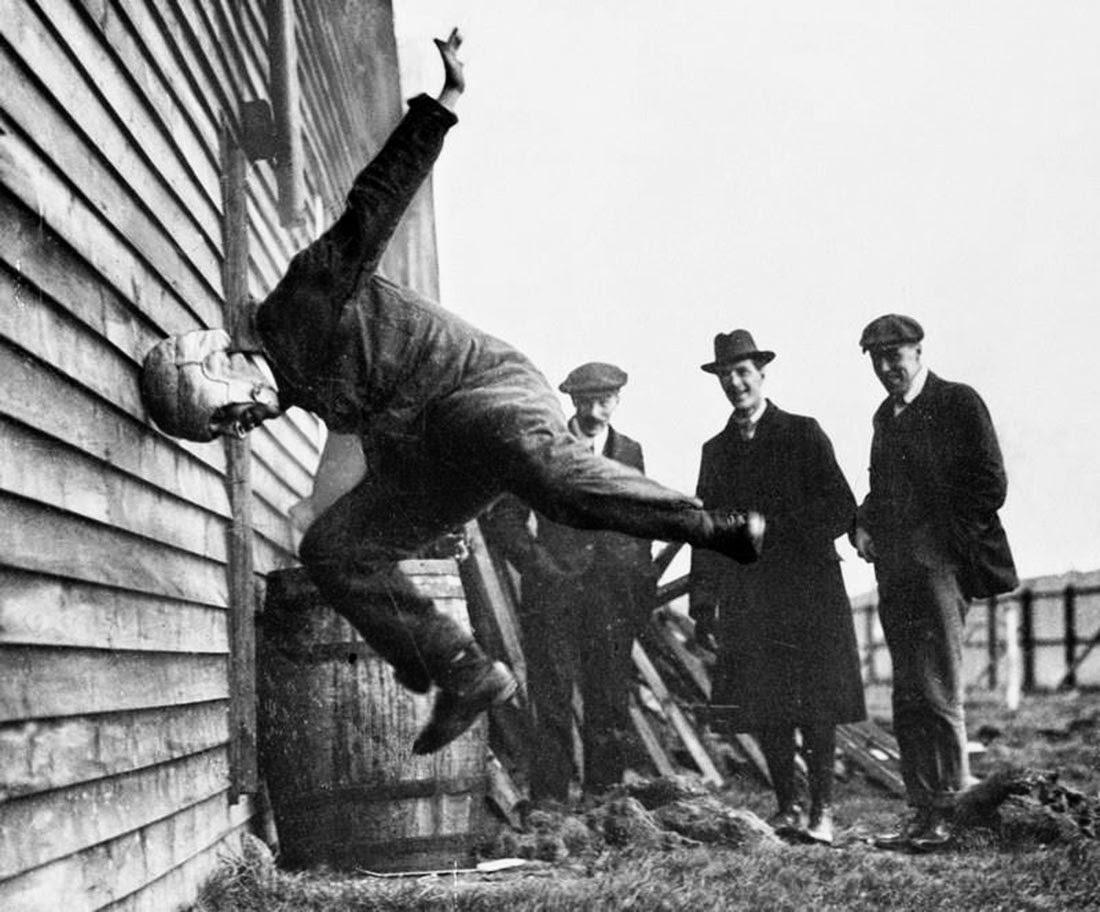 Les tests de casques de football, 1912