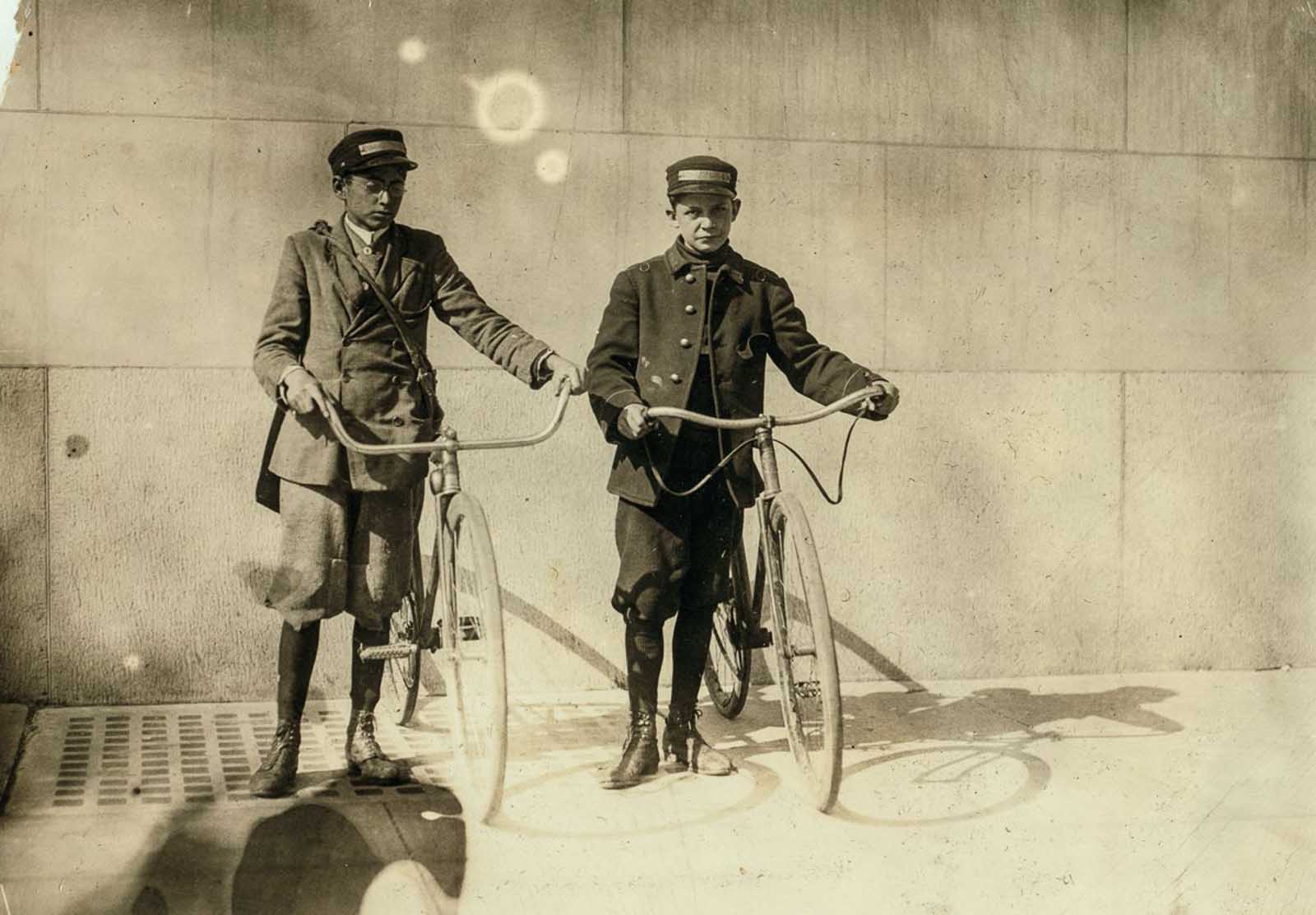 Le début de l'adolescence vélo messagers, 1908-1917
