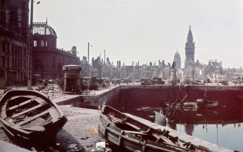 Vue sur le bâtiment, dans le quartier du port de Dunkerque, occupée par les troupes allemandes