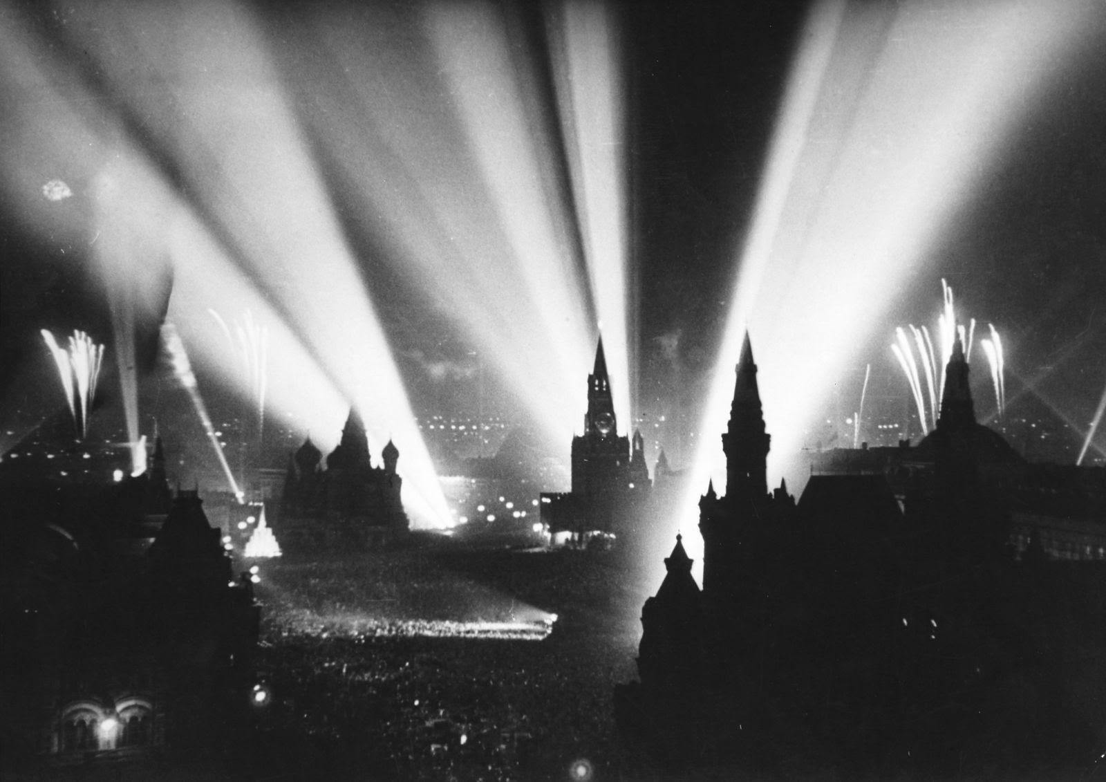 La fin de la 2ème guerre mondiale est célébrée dans la Place Rouge à Moscou, 1945