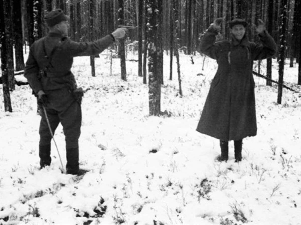 Espion russe rire tout au long de son exécution, en Finlande, en 1942