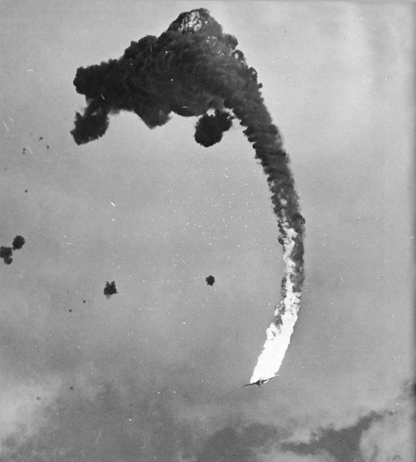 Les derniers moments d'un Japonais bombardier en piqué, 1945
