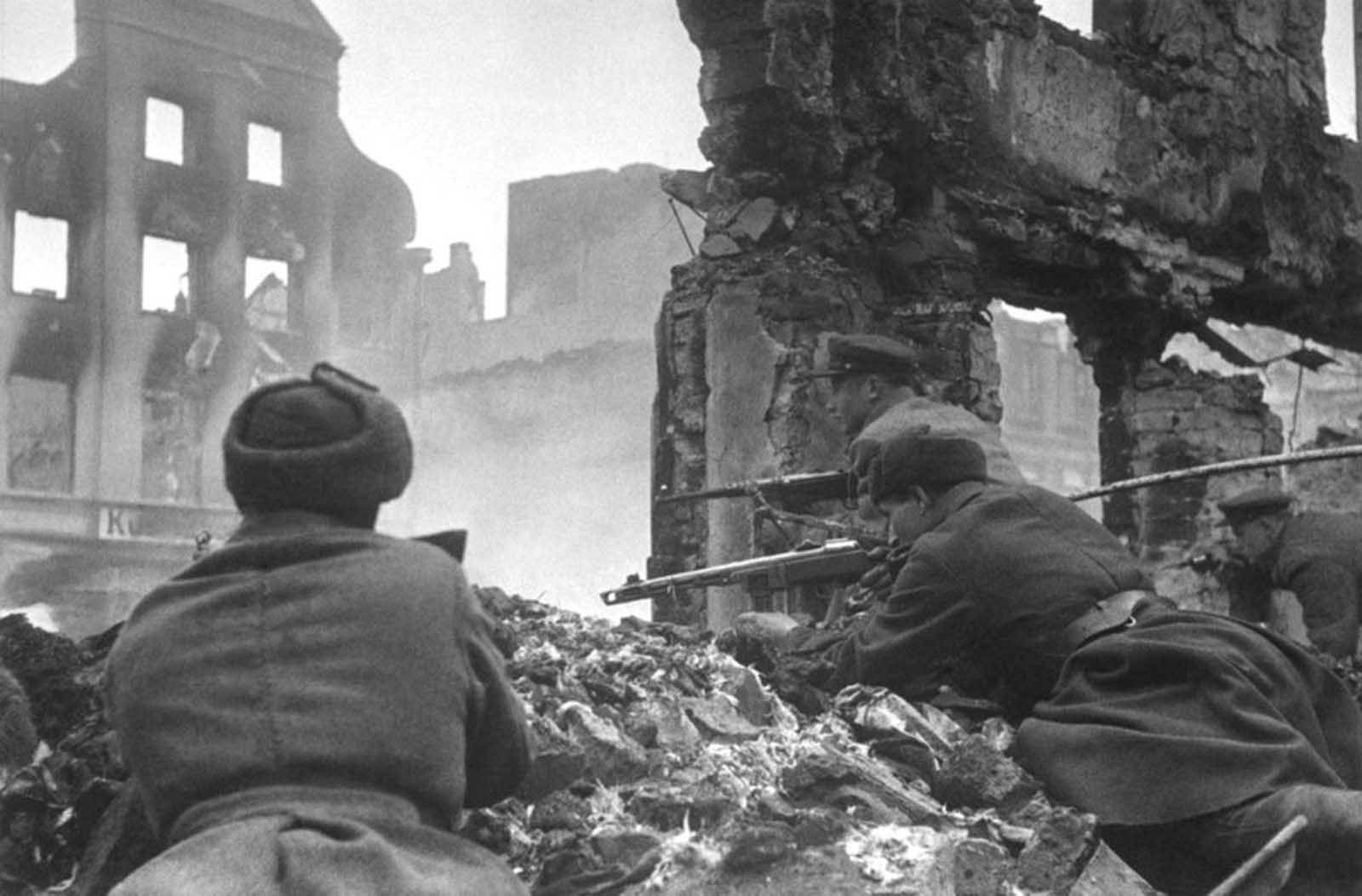 Les derniers jours de l'Allemagne Nazie, 1945