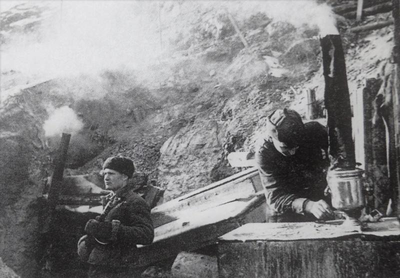 Hommes de l'armée rouge à l'entrée de l'étang de Stalingrad