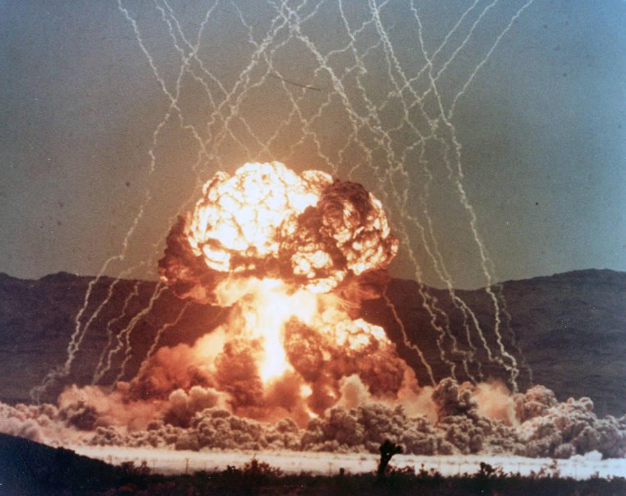 Étrange Nucléaire de la Guerre Froide Essais de Photos à partir de la Hauteur de l'Âge Atomique