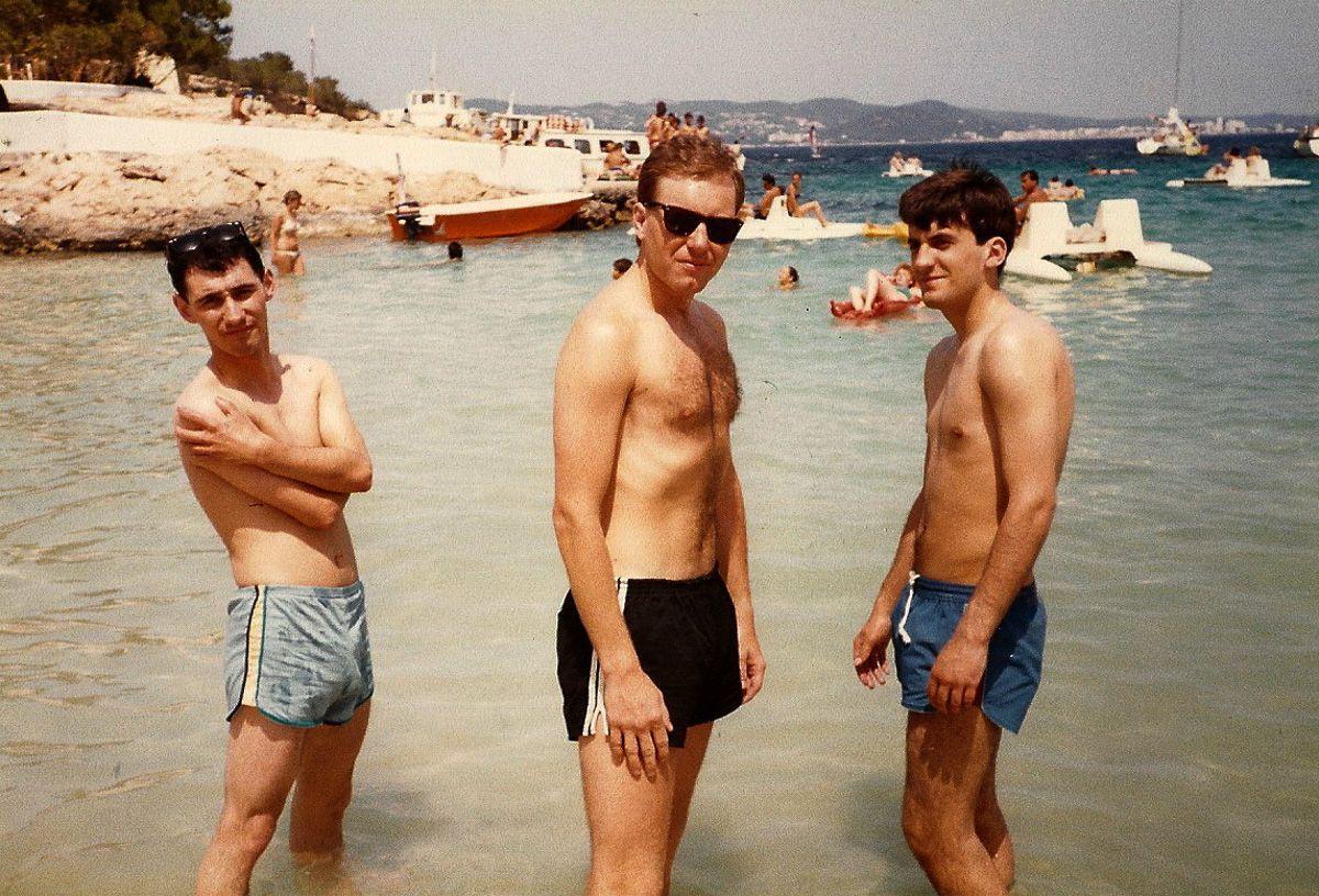 Le Soleil, La Mer Et Les Snapshots: Britannique Potes En Vacances À Ibiza (1984)