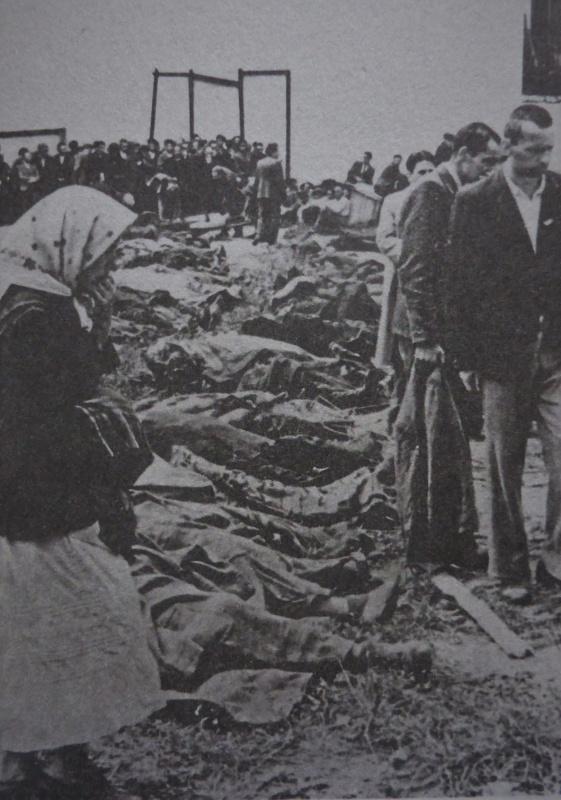 Les habitants de Lviv reconnaissent corps des prisonniers massacrés à la prison