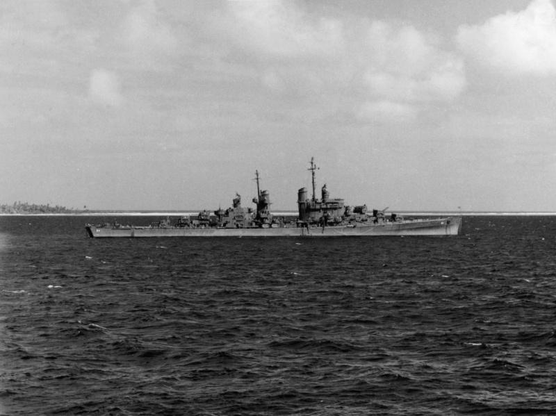 Américain le croiseur léger de «San Juan» à l'ancre de l'une des îles de l'océan pacifique