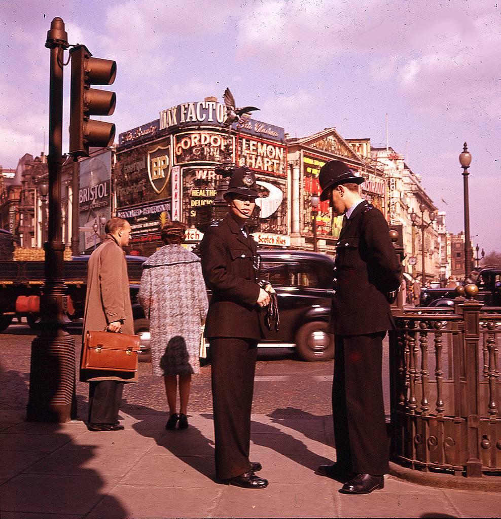 100 Ans d'Étonnant Piccadilly Circus Photos