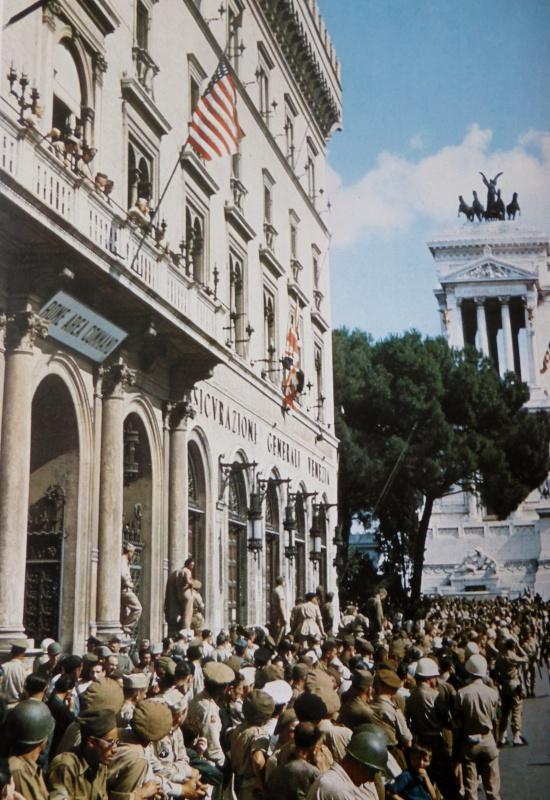 Les soldats américains de l'immeuble sur la place de Venise (piazza venezia à Rome