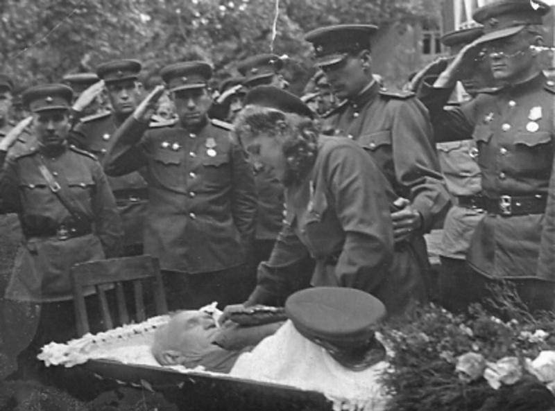 L'enterrement du commandant 328-me rgiment du colonel Vi Fg Abramova