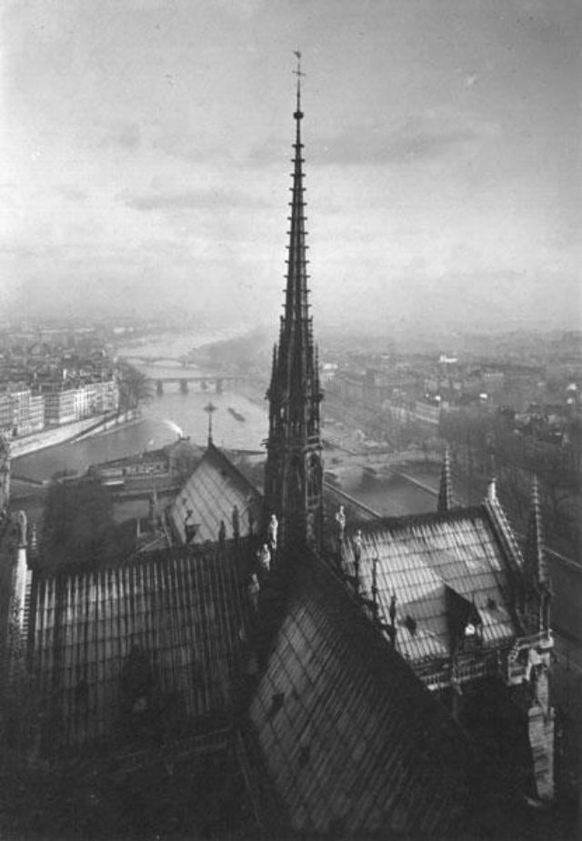Vue sur Notre Dame et Paris – 1920