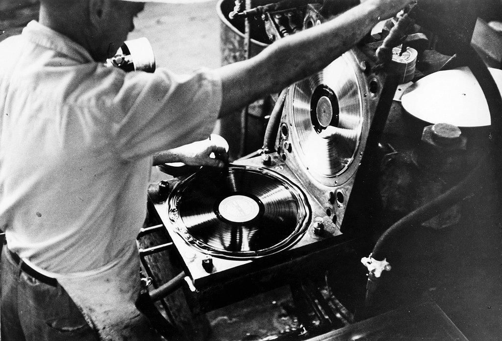 Comment Les Disques Vinyles Et Des Cassettes De Musiques (1954)