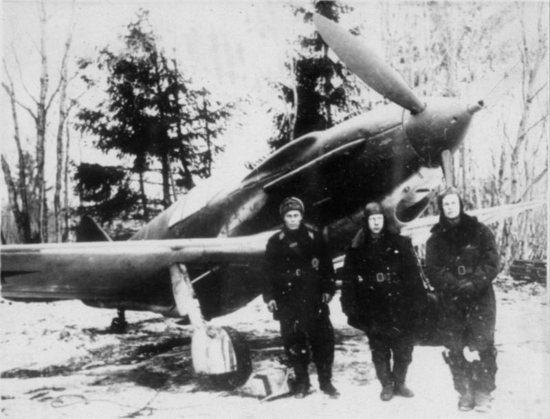 Замкомэск 5e GIAP N.P. Городничев avec les camarades de chasse Lagg-3