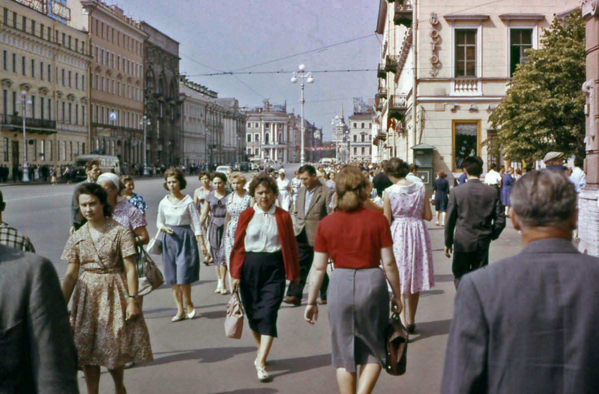 "Une Ville d'un Demi-Fou les Gens" – Photographies de Leningrad (Saint-Pétersbourg) en 1961