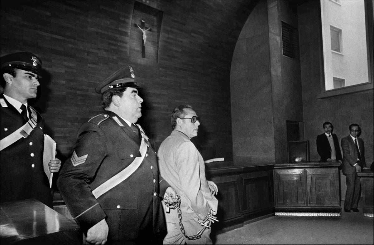 Letizia Battaglia Photos de la Mafia Sicilienne dans les Dernières Décennies du 20e Siècle