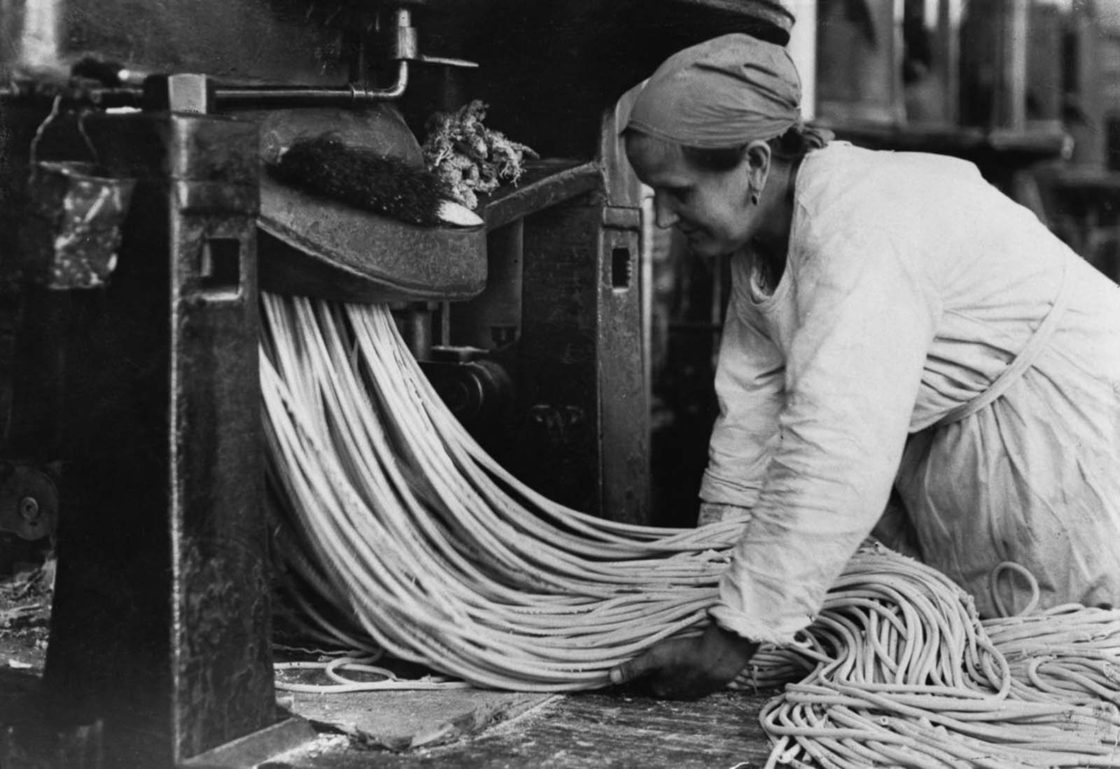 Pâtes italiennes de production dans de rares photos, 1925-1955