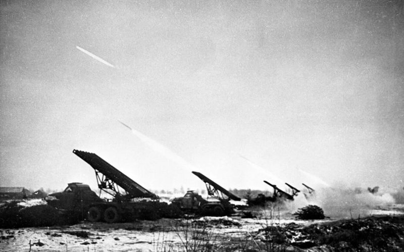 Гвардейские réactifs mortiers BM-13 «Katioucha» conduisent le feu dans l'est de la Prusse