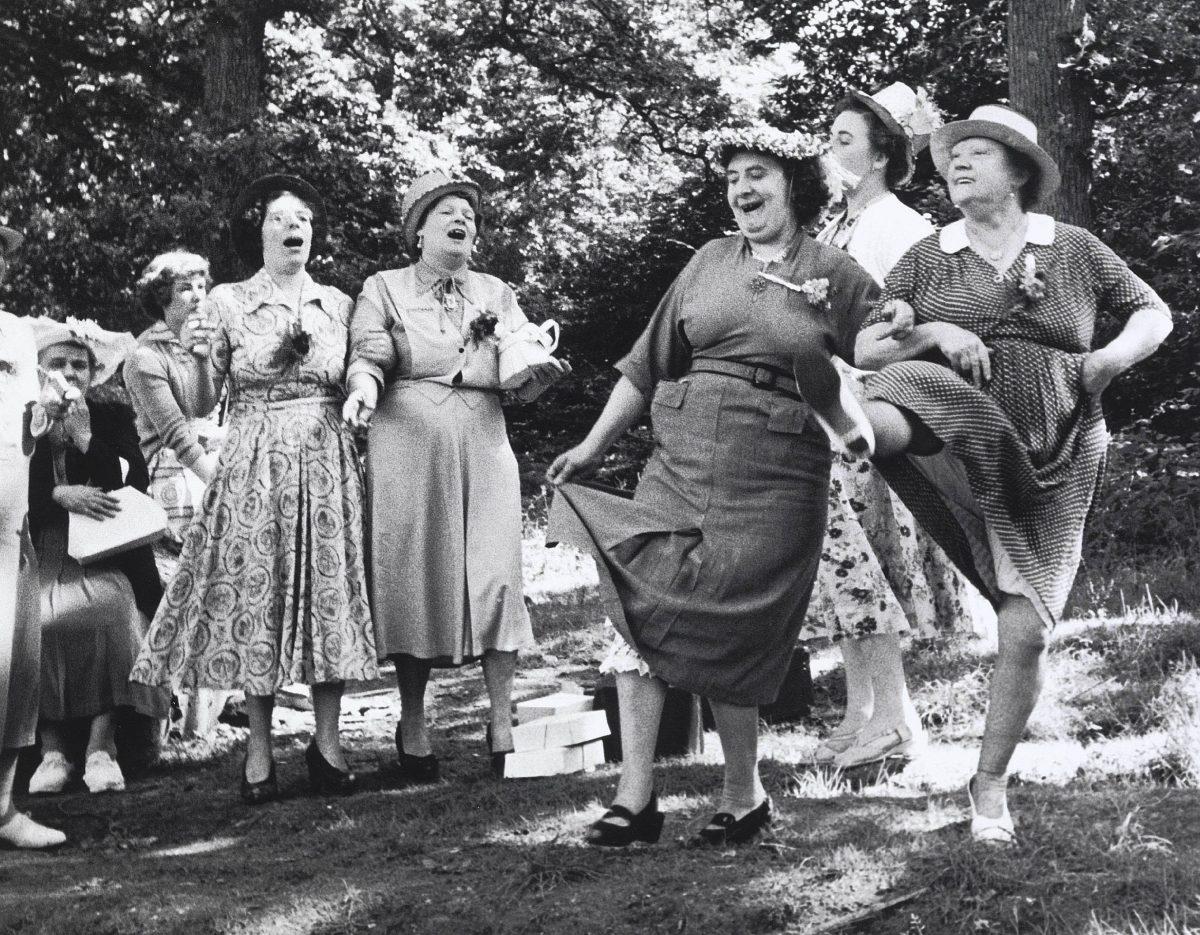 La mère de la Journée: les Femmes de la Pub Sortie de 1956