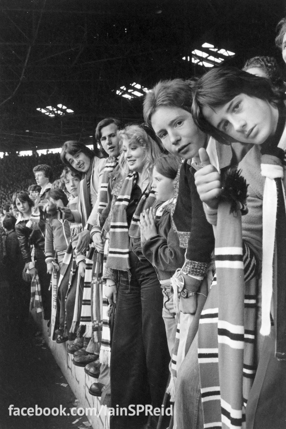 Des Photos fantastiques de Manchester United et de Manchester City, les Fans en 1976-1977 Et Nous avons Besoin de Votre Aide