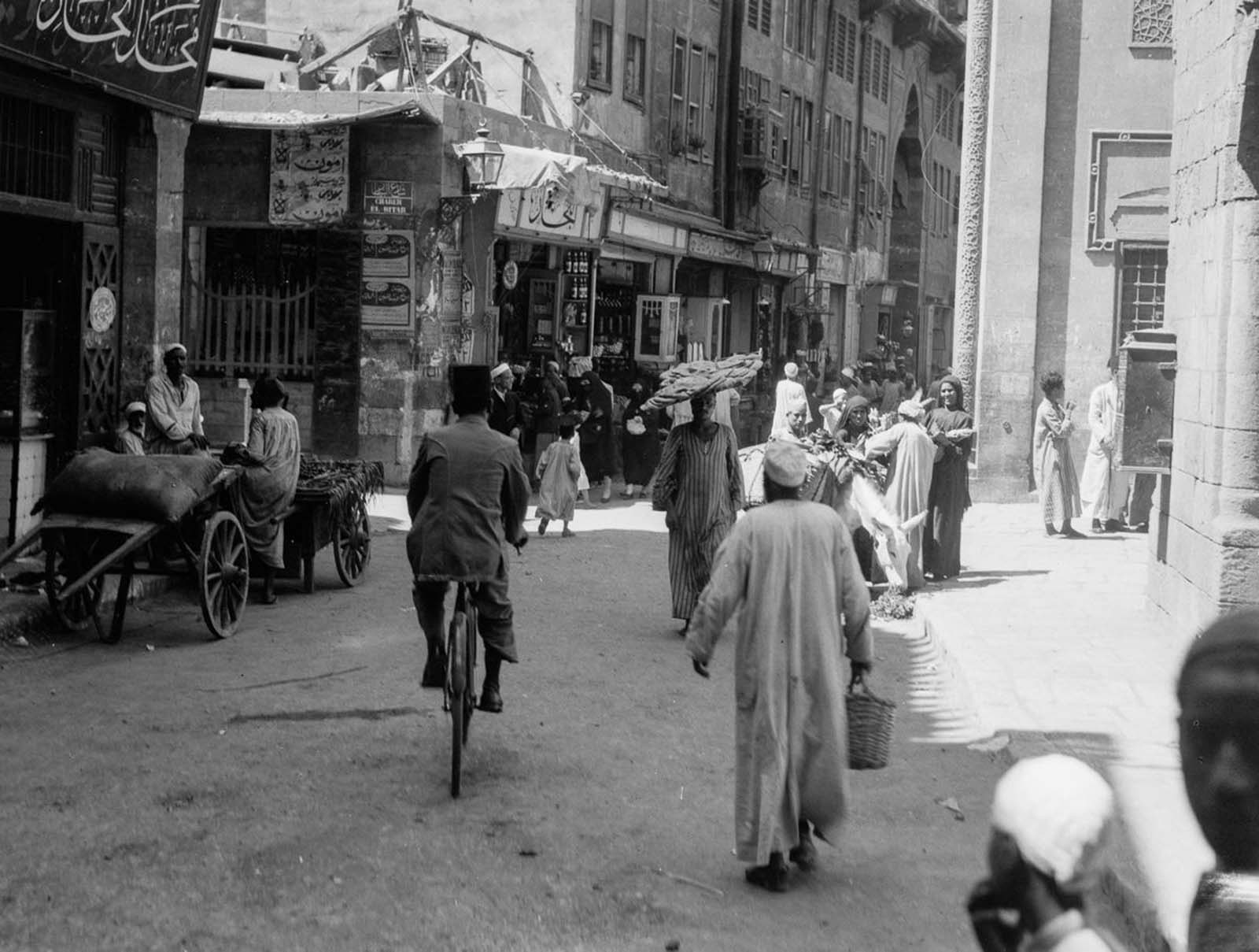 Les rues animées du Vieux Caire, 1900-1935