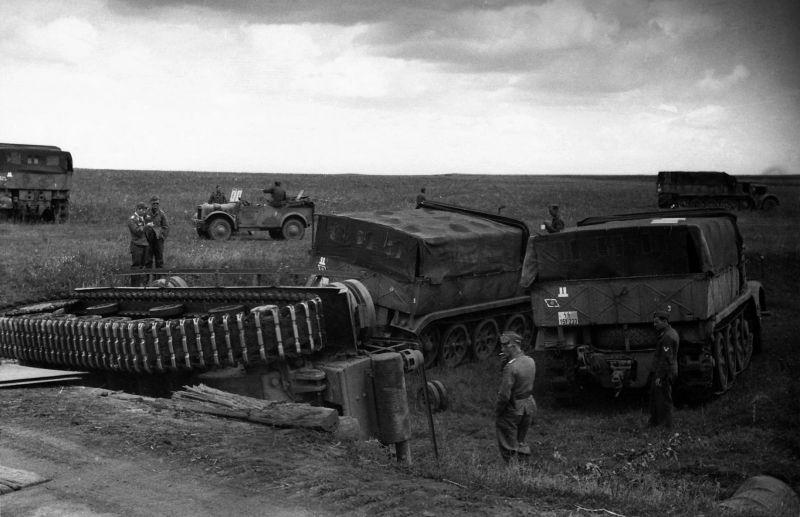 Un char allemand Pz.Kpfw. III, tombée d'un pont à Koursk. Juin-août 1943