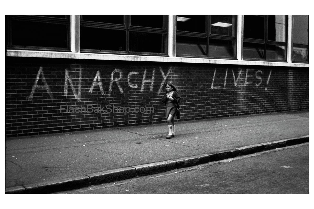 Anarchy Lives: une photographie et une impression brillantes de Stratford, Londres en 1976