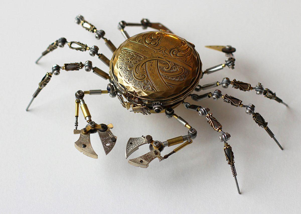 L'artiste recycle la technologie antique en araignées Steampunk complexes