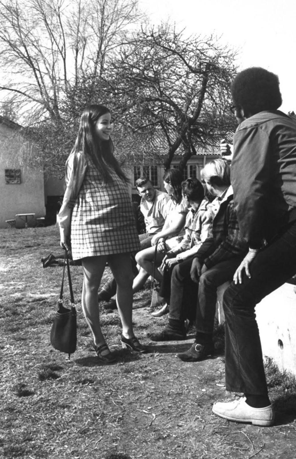 Lutte contre la grossesse chez les adolescentes dans un lycée d'une petite ville, 1971