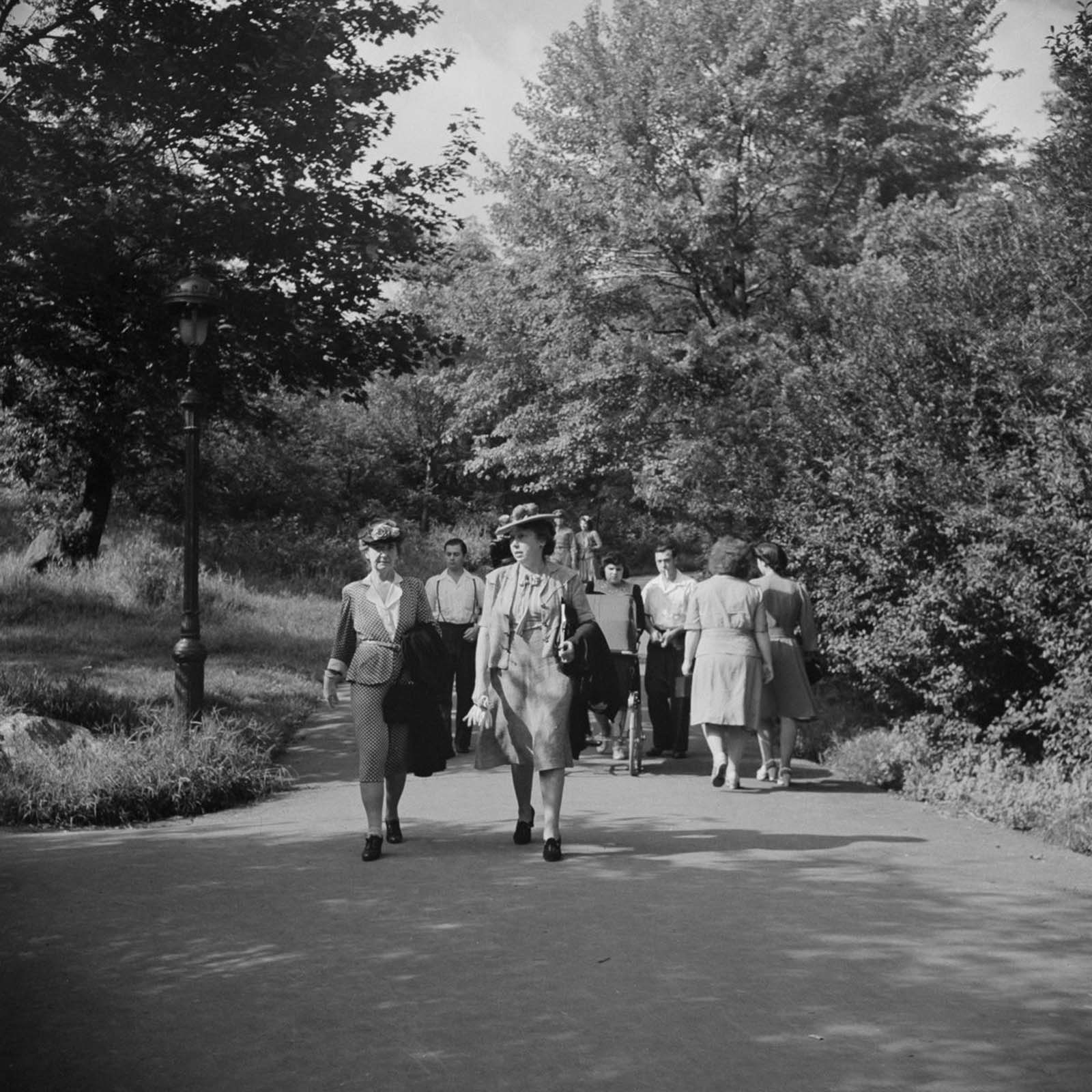 Photographies oubliées d'un dimanche de fin d'été à Central Park, 1942