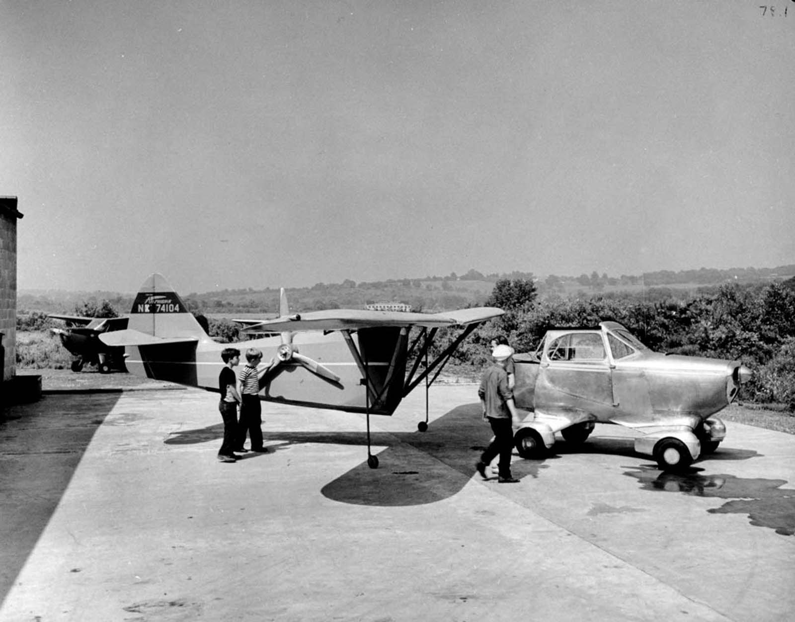 L'étrange histoire des voitures volantes, 1920-1970