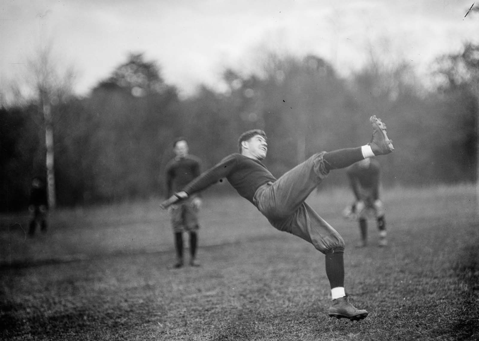 Les premiers jours violents du football américain, 1902-1924