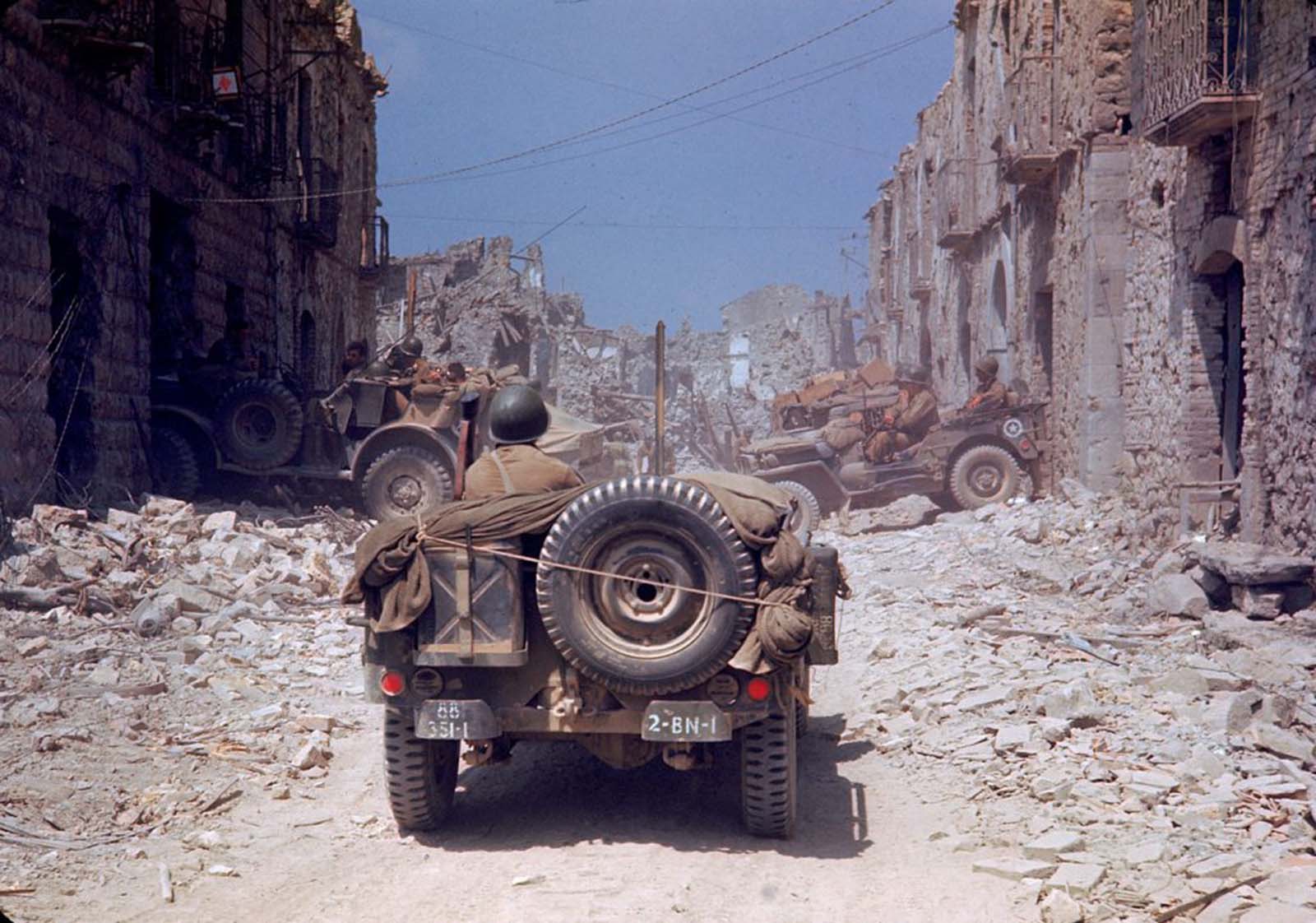 La campagne d'Italie et le chemin de Rome en rares photos couleur, 1943-1945