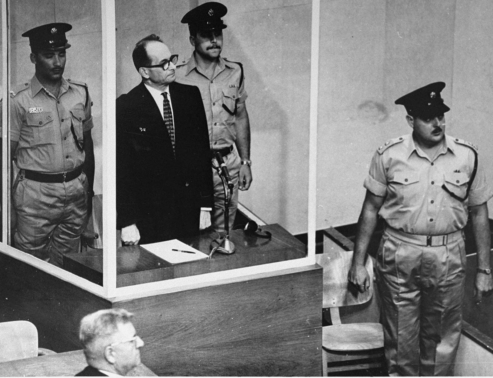 La chasse au criminel de guerre nazi Adolf Eichmann, 1961