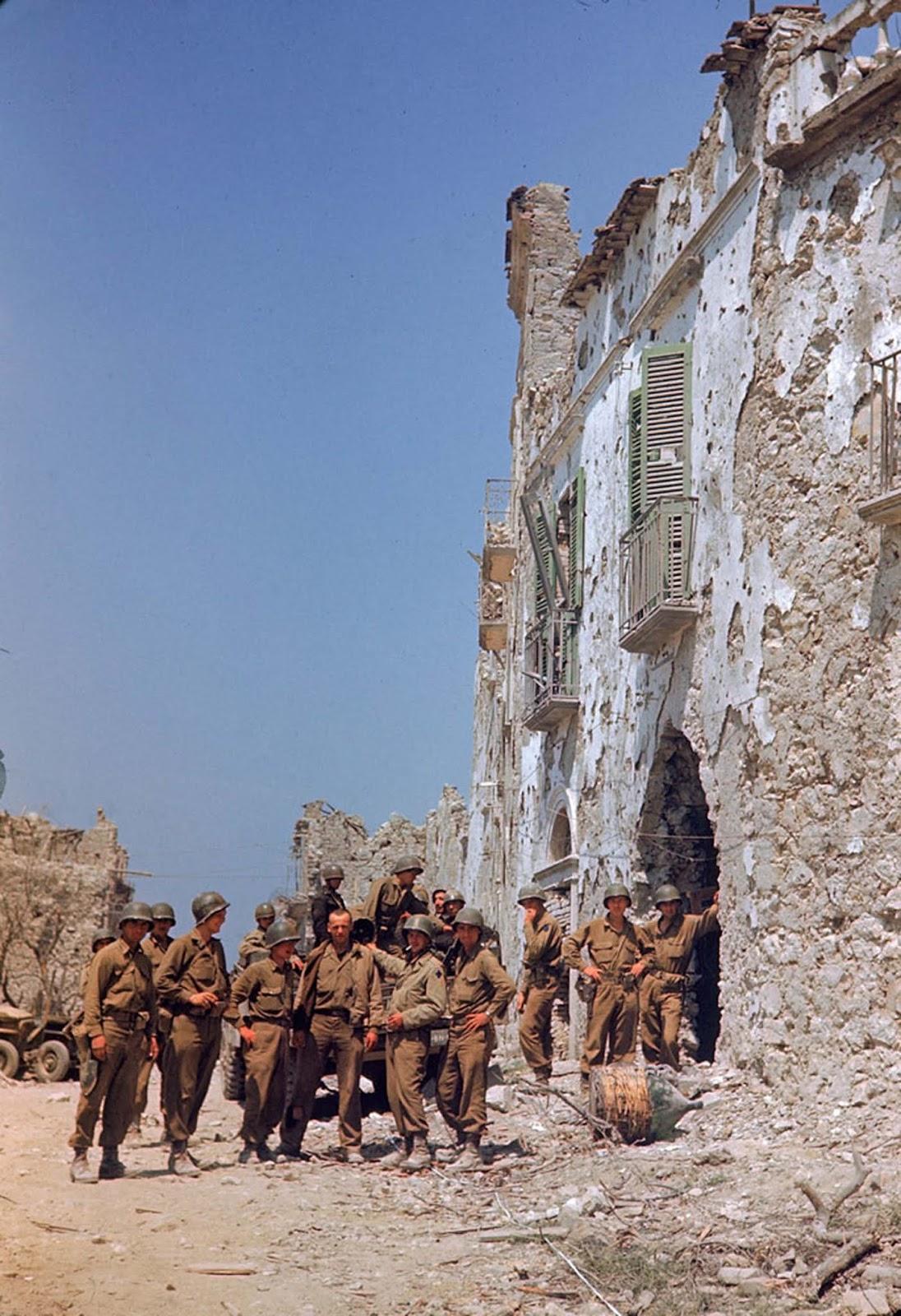 La campagne d'Italie et le chemin de Rome en rares photos couleur, 1943-1945