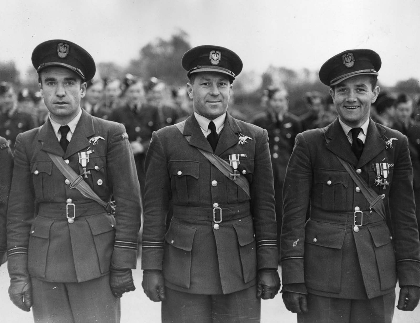 Un album photographique de pilotes polonais qui ont volé dans la bataille d'Angleterre, 1940-1943