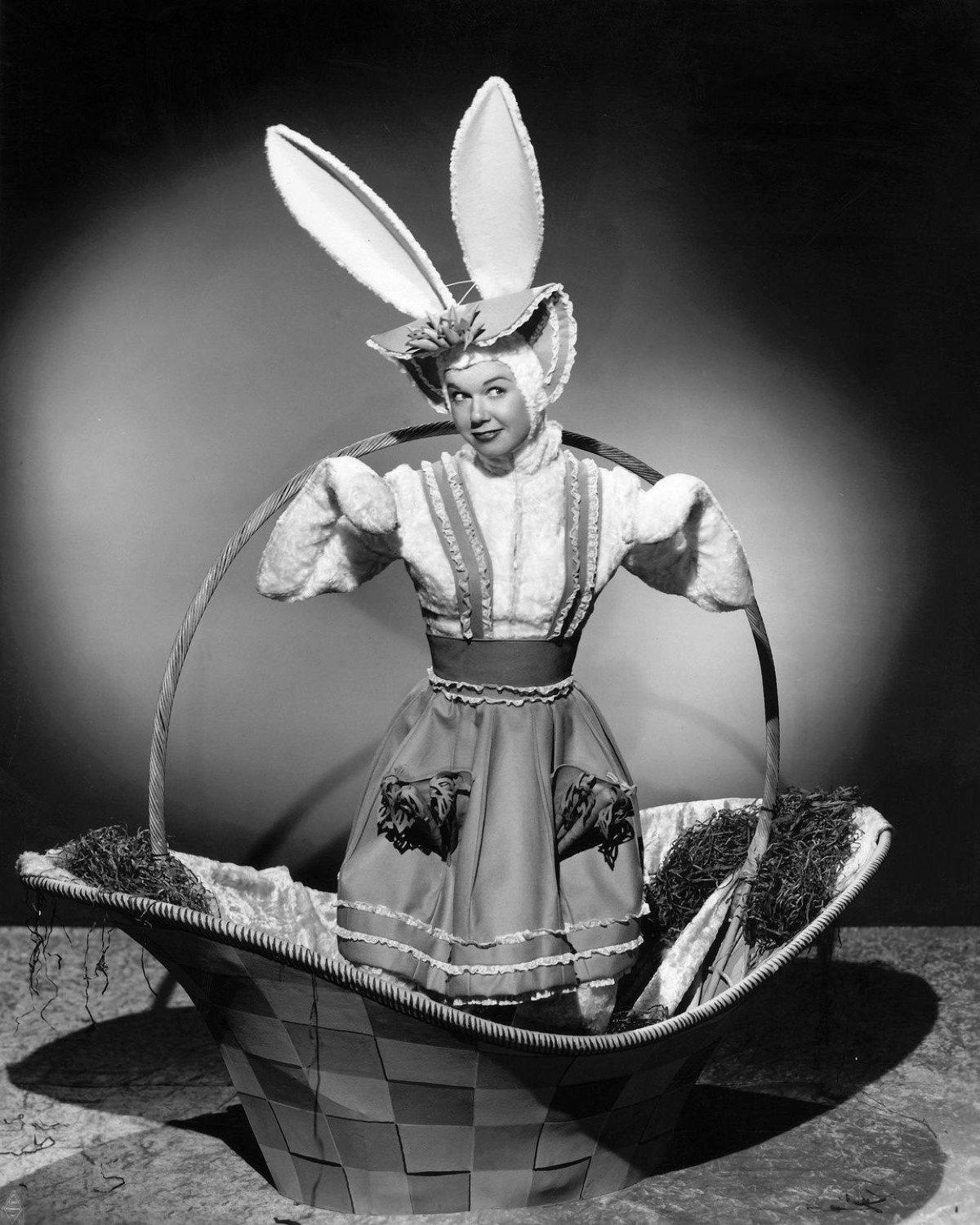 Des stars hollywoodiennes vintage déguisées en lapins de Pâques - et pourquoi elles l'ont fait