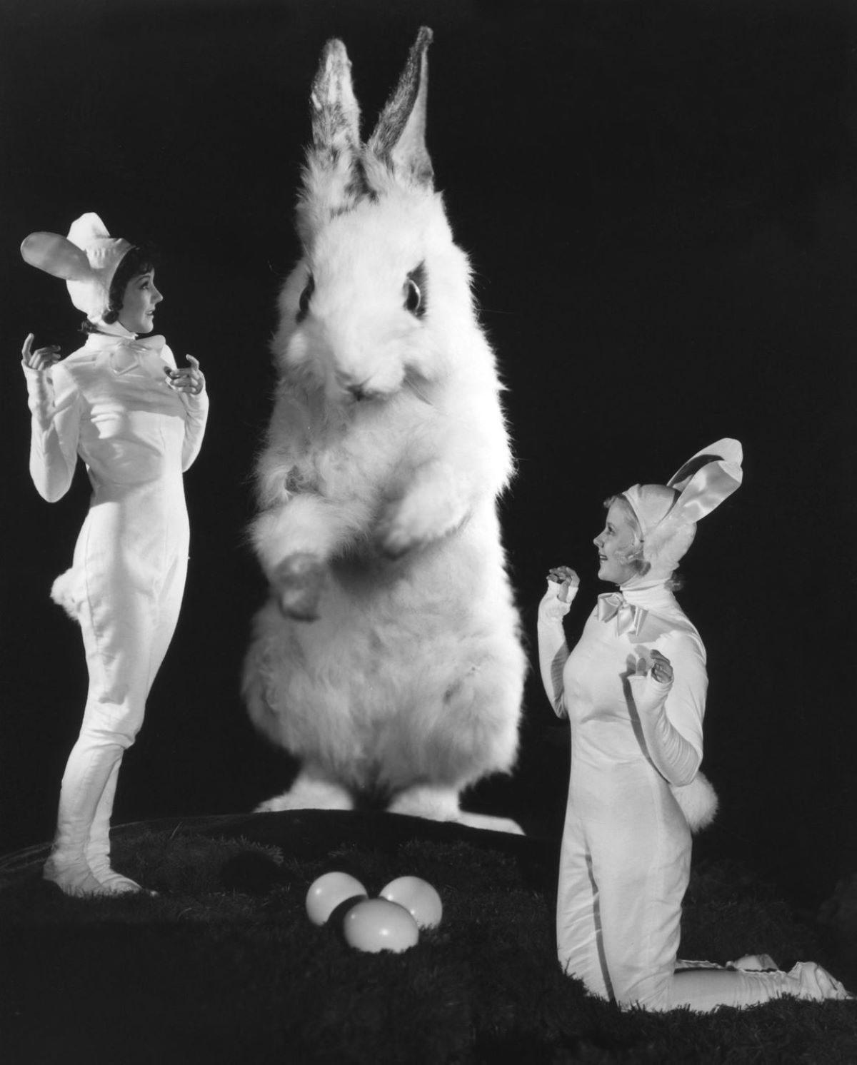Des stars hollywoodiennes vintage déguisées en lapins de Pâques - et pourquoi elles l'ont fait