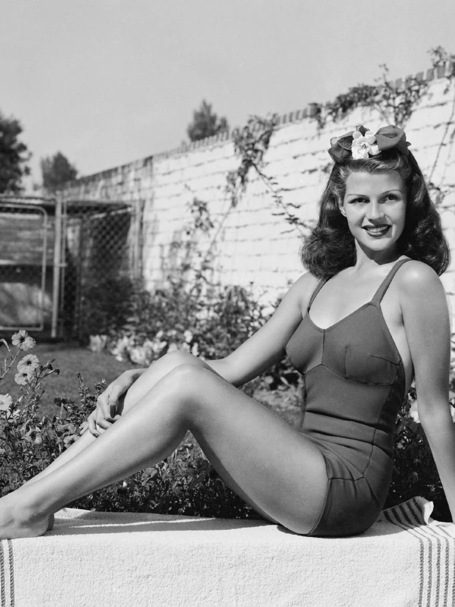 L'histoire derrière la photo de pin-up emblématique de Rita Hayworth, 1941