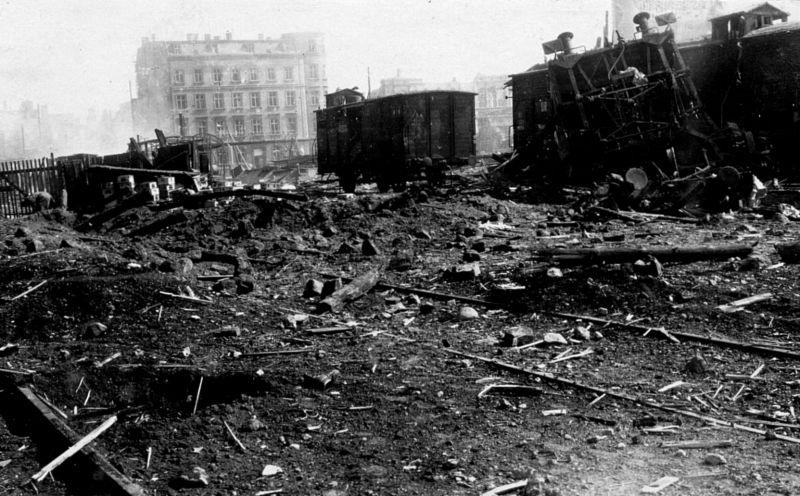 Destruction de la jonction ferroviaire de Königsberg après les frappes aériennes soviétiques. Avril 1945