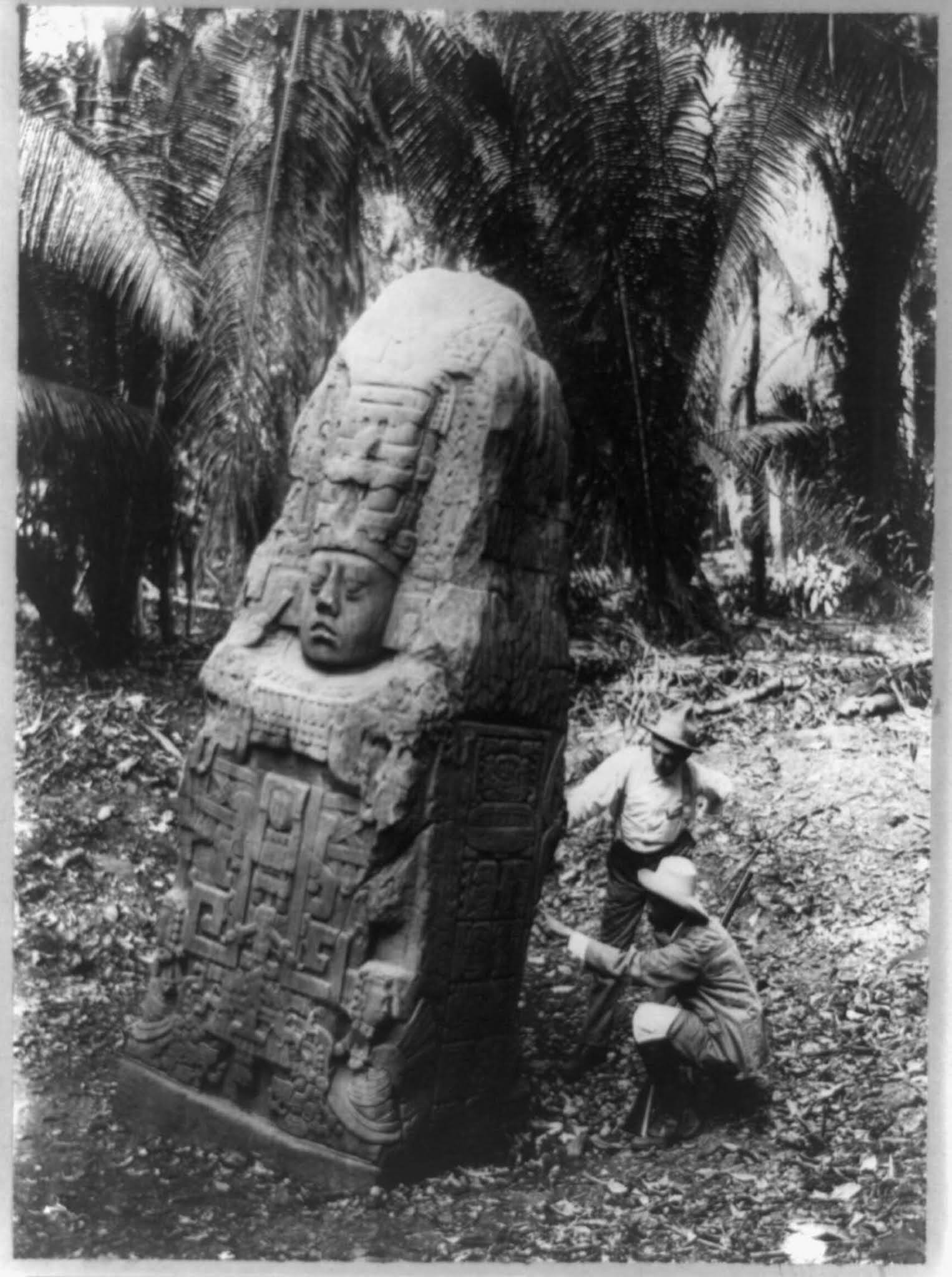 Photos anciennes documentant la découverte des ruines mayas, 1880-1900