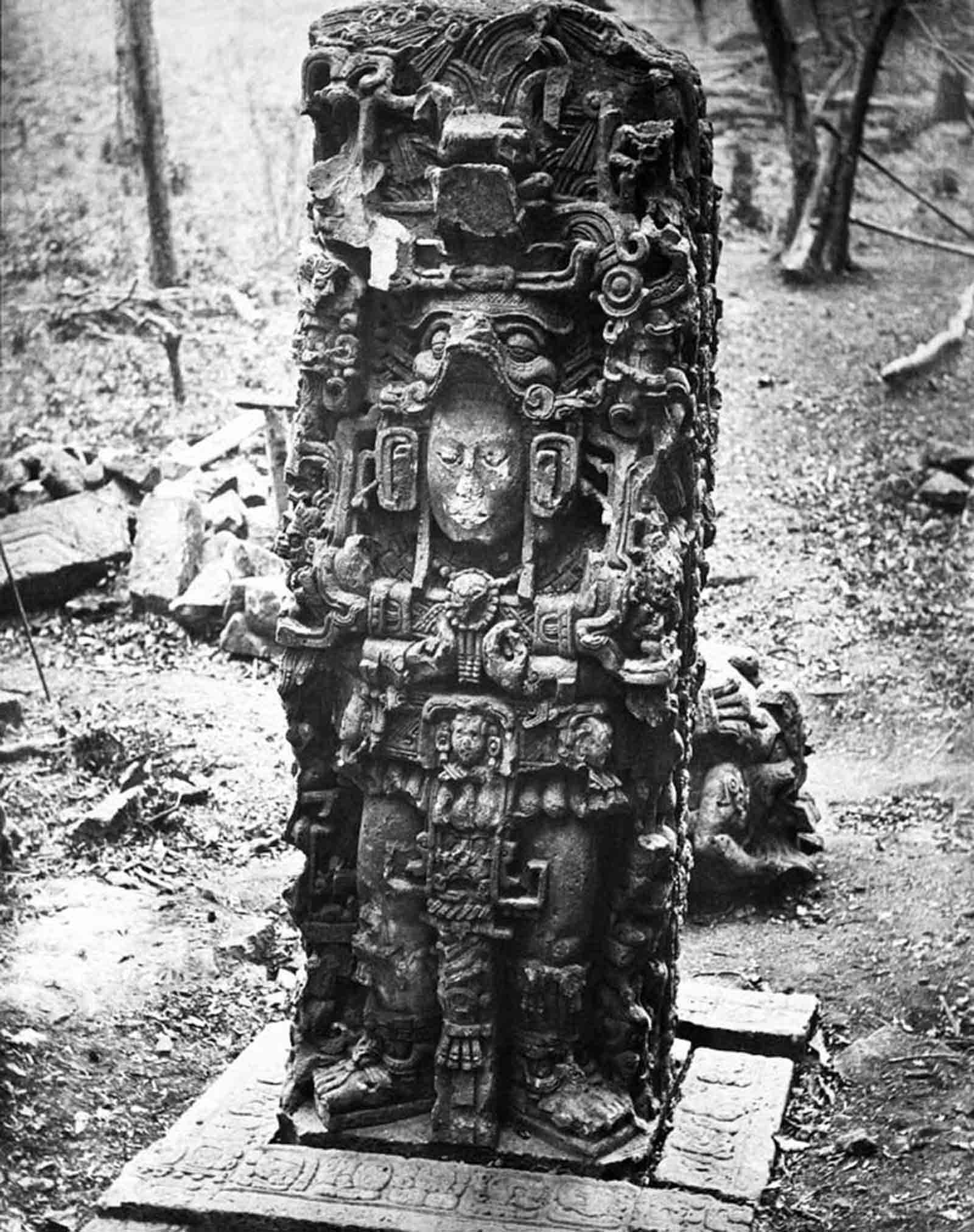 Photos anciennes documentant la découverte des ruines mayas, 1880-1900