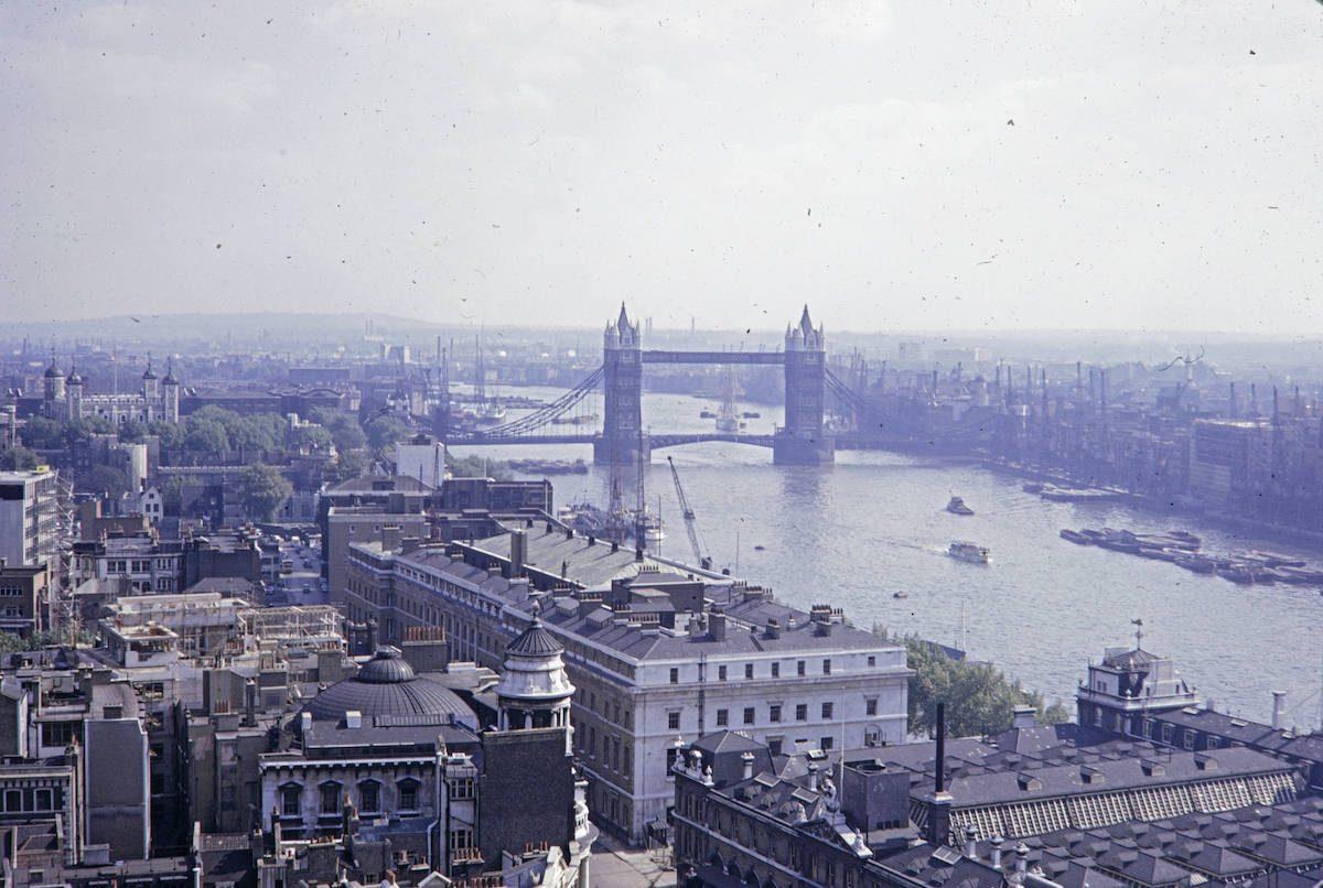 Le West End de Londres en 1967 – Photographies Kodachrome de Harrison Forman