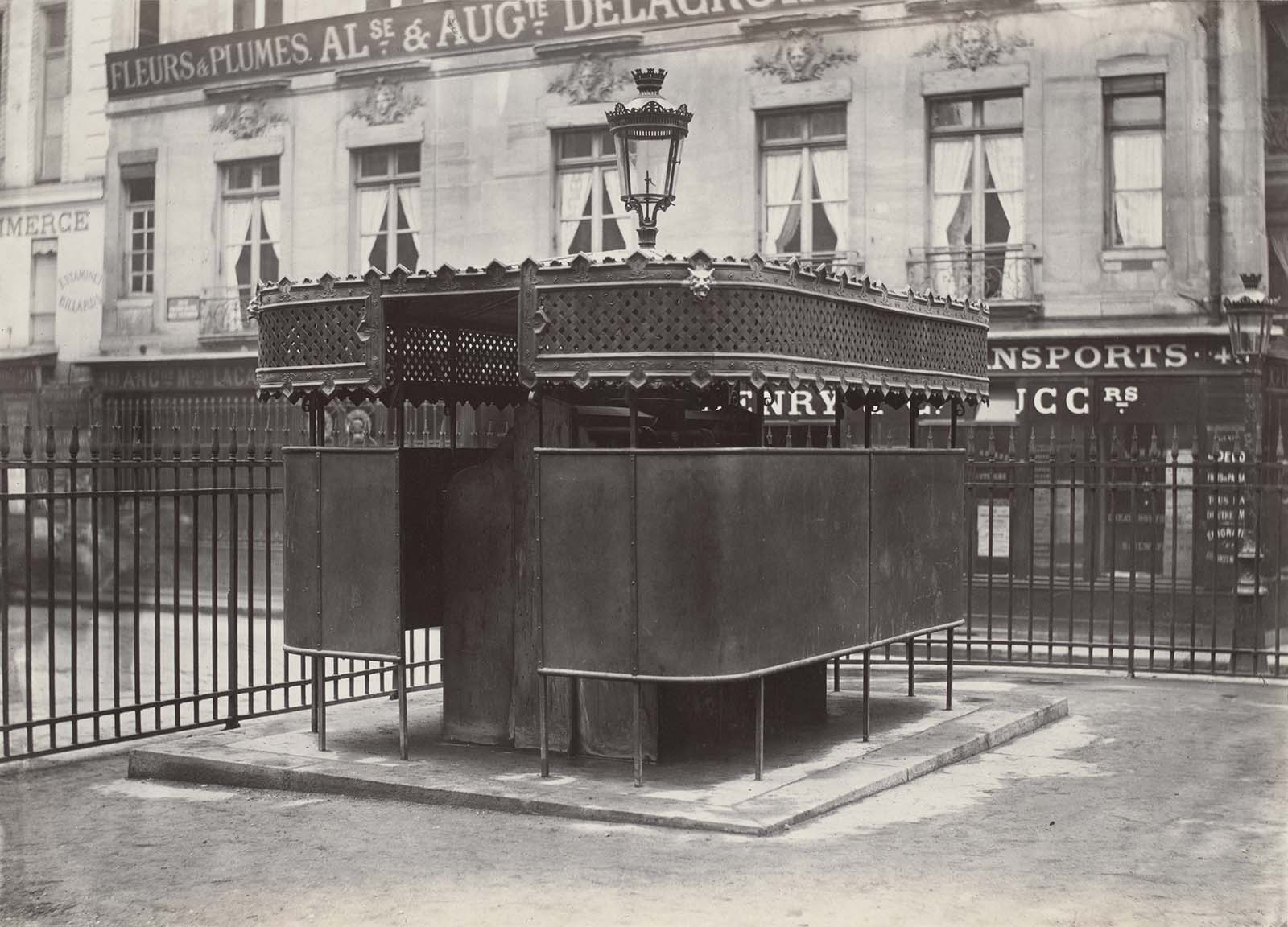 Pissoirs : Les urinoirs publics d'époque de Paris, 1865-1875